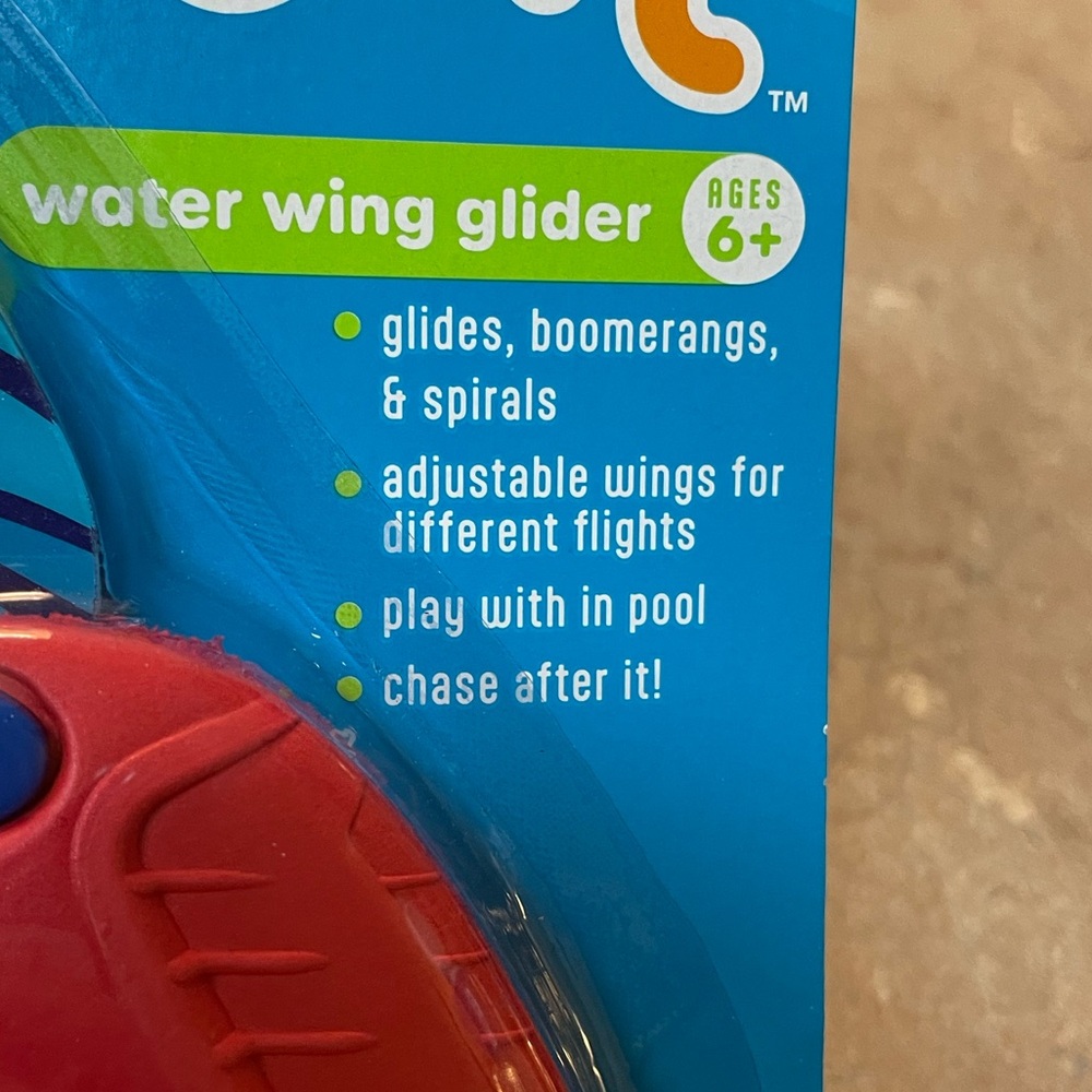 Water Wing Red Glider Toy - Picture 3 of 3